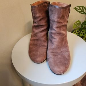 Sofft suede ankle boots sz 7